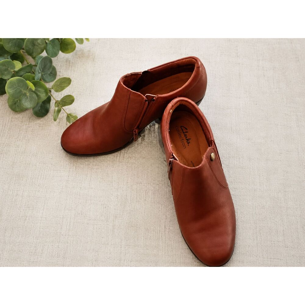 Clarks Emily2 Reyna Women's 9.5 M Tan Leather Bootie Ankle Shoes 26179609